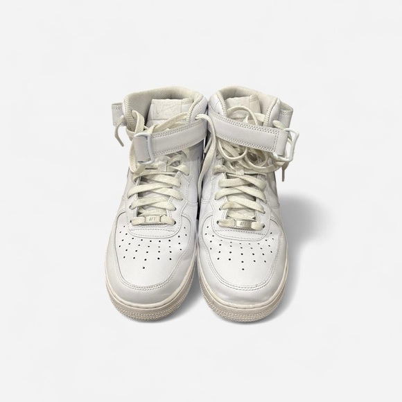 Nike Other - 🚨 CLEARANCE 20$🚨 Nike White High-Top Sneakers